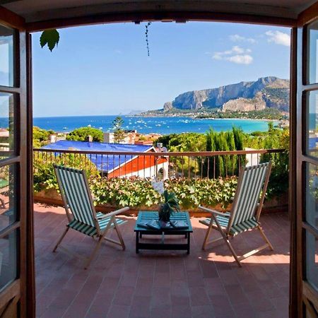 Il Glicine Sul Golfo Bed & Breakfast มอนเดลโล ภายนอก รูปภาพ